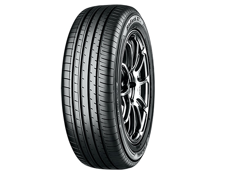 215/60 R 17 YOKOHAMA BLUEARTH AE61 96H